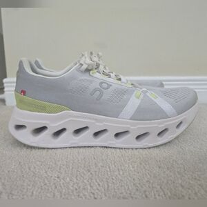On Cloudeclipse Runners, Wmns US9